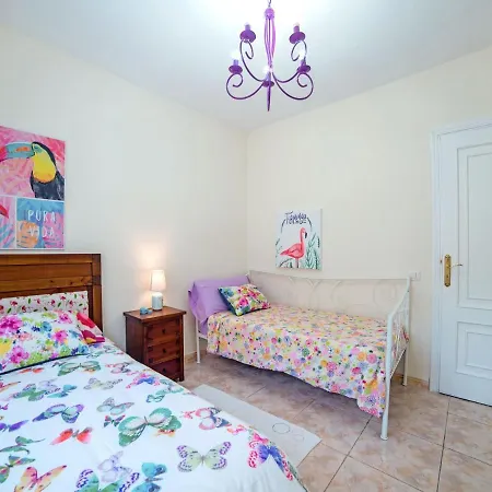 بيت للعطل Panoramic View Holiday In Arona With Bubble Bath Bath